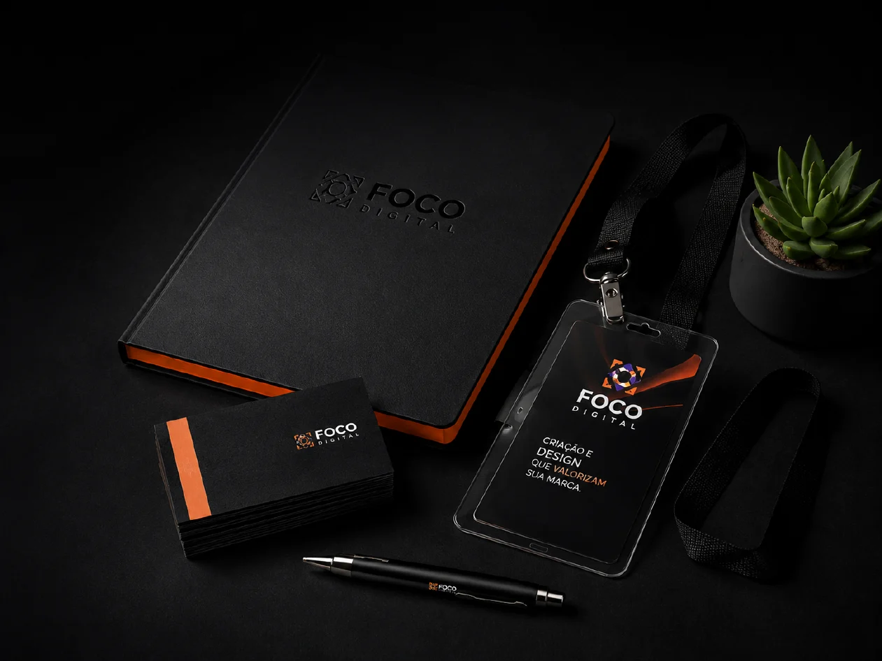 Caderno, cartão de visita, crachá e materiais de identidade visual da Foco Digital